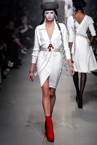 Look 8